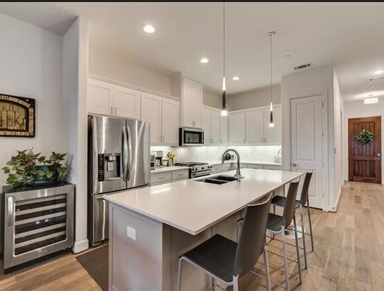 Foto del edificio - 5015 Meridian Ln