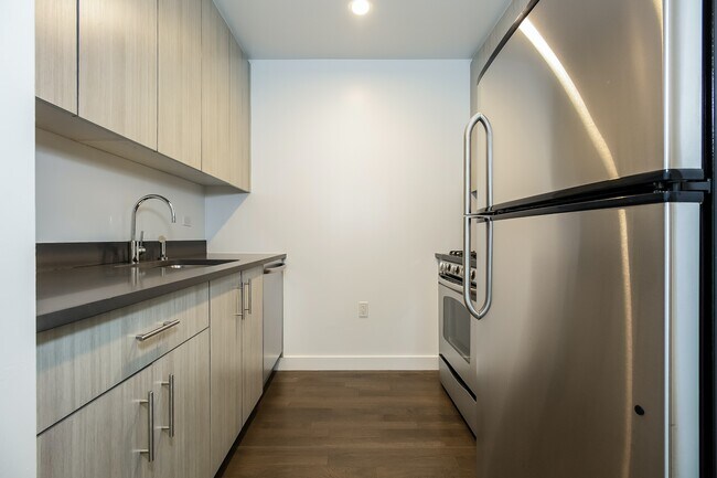 Building Photo - Corner studio with W/D in unit