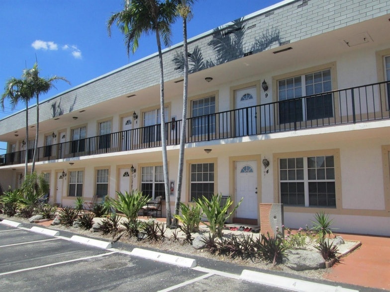 Primary Photo - 405 N Cypress Dr