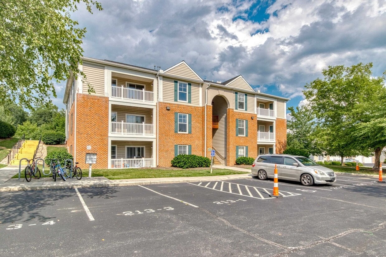 Photo - 213 S Knollwood Dr (Blacksburg, VA)