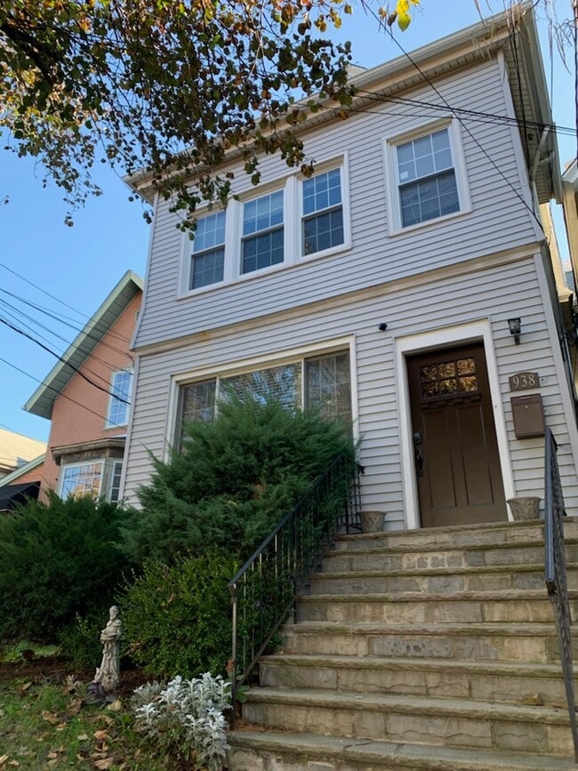 Building Photo - 938 Avenue C