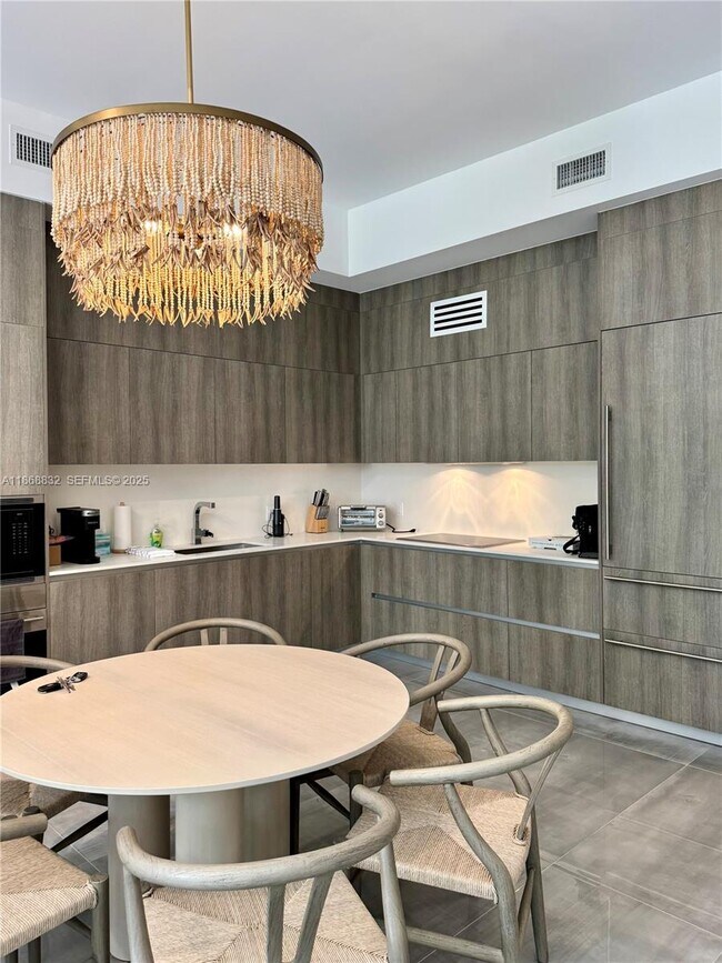 Foto del edificio - 17550 Collins Ave