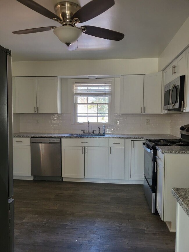 Building Photo - 3 bedroom in Coulwood