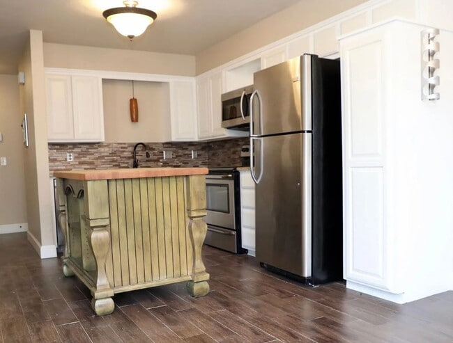 Building Photo - 5805 Hefner Village Ct