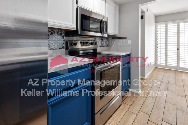 Building Photo - 938 E Villa Maria Dr
