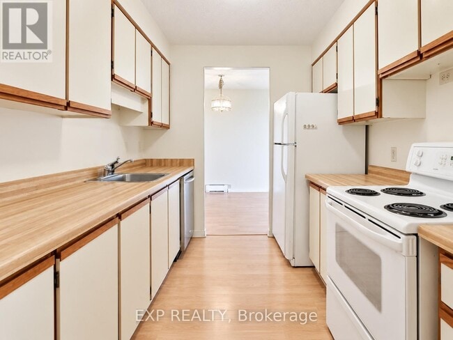 Building Photo - 470 Laurier Ave W