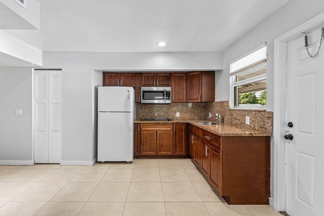 Building Photo - 801 Dobbins St