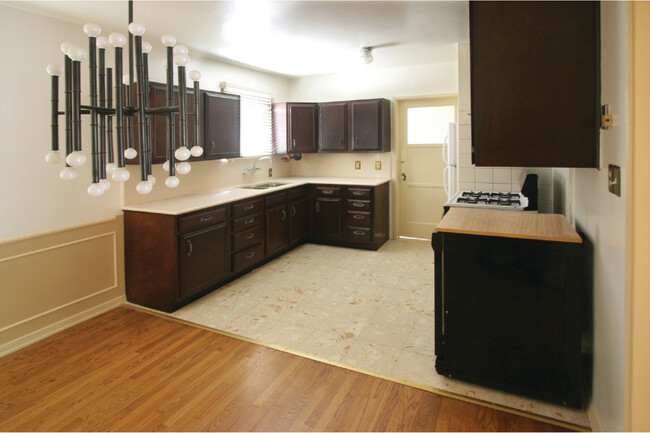 Kitchen - 1607 Westholme Ave