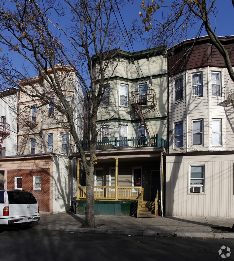 Building Photo - 76 4th St