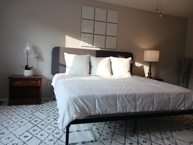 Foto del edificio - 4911 Pearce Lake Ct