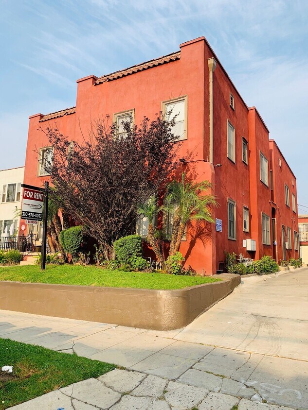 1287 1/4 Queen Ann Pl Apartments in Los Angeles, CA