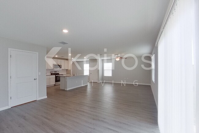 Building Photo - 4459 SW 85 Ln