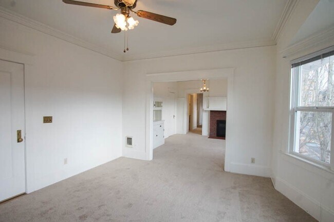 Foto del edificio - Lease this Beautiful Sullivan's Gulch Vint...