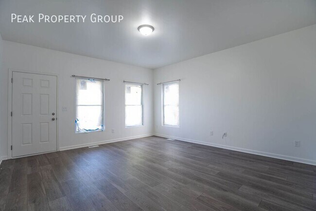 Building Photo - 373 E 13th Ave