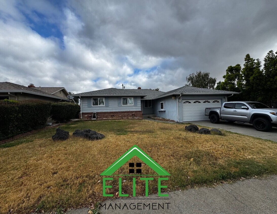 Foto principal - **Charming 3-Bedroom Home in Established S...