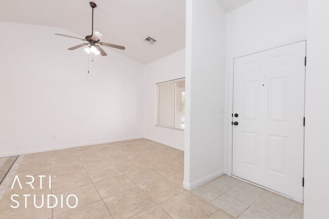 Building Photo - 3-bedroom 2-bathroom townhouse with a 1-ca...