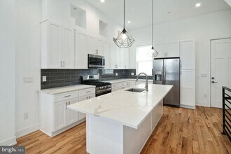 Building Photo - 144 W Wildey St