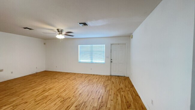 Foto del edificio - 2 Bedroom 2 Bath Duplex