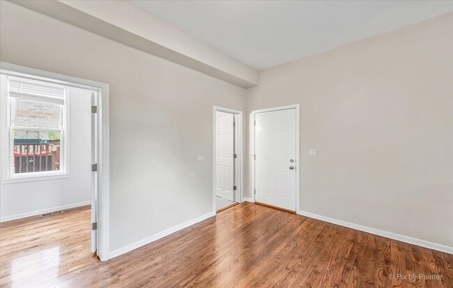 Building Photo - 2522 W Cortland St