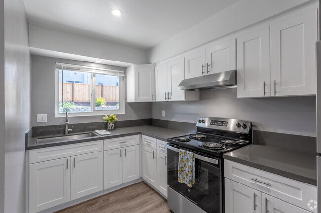 Kitchen - Thurber Apartments