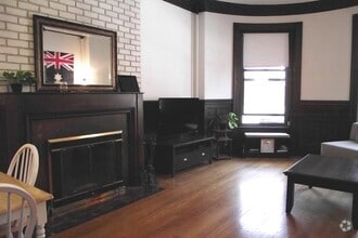 Building Photo - 924 Beacon St