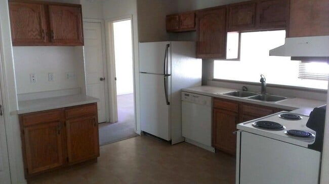 Building Photo - 38 E 140 S