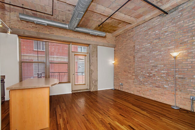 Building Photo - 1500 W Monroe St