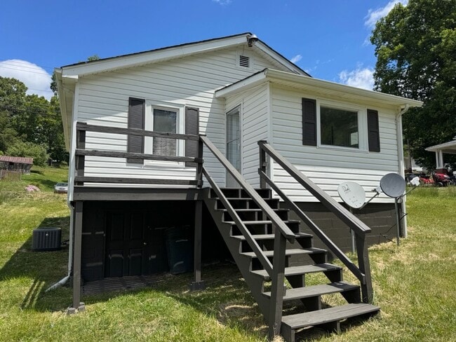 Building Photo - 208 Gravely Rd