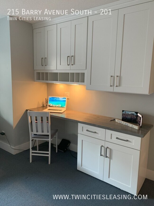 Building Photo - Updated 2nd floor with Deck 2 bed 2 bath C...