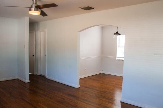 Building Photo - 2209 S Lois Ave