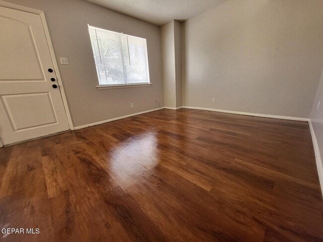 Foto del edificio - 5209 Carousel Dr