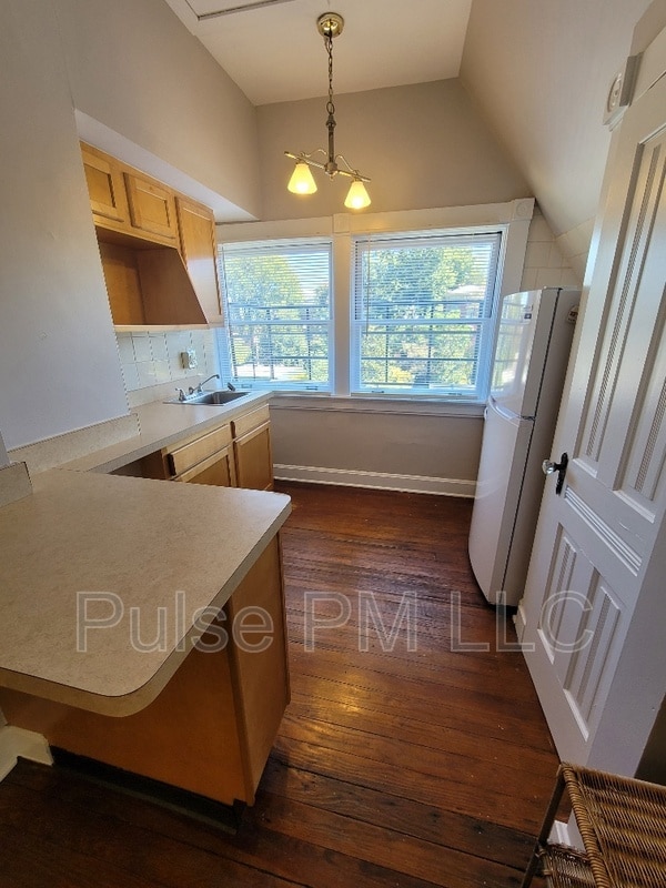 Photo - 634 Greenup St Apartment