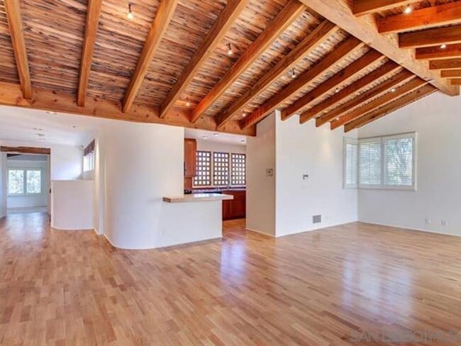 Foto del edificio - 631 Loring St