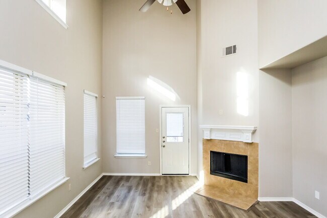 Foto del edificio - 313 Haywood Cir