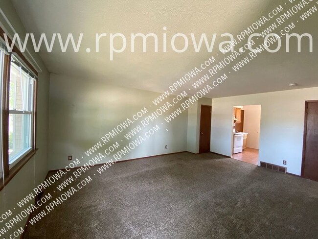 Foto del edificio - AFFORDABLE DUPLEX!! 2 Bedroom Duplex in An...