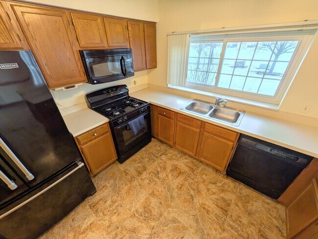 Building Photo - 28 N Oltendorf Rd