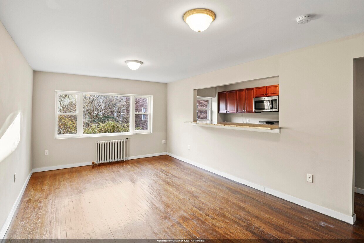 Primary Photo - 40 Glenwood Ave