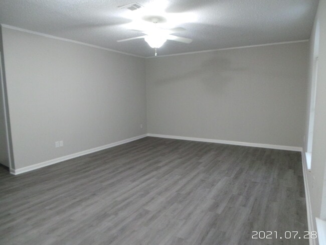 Building Photo - 203 E John Sims Pkwy