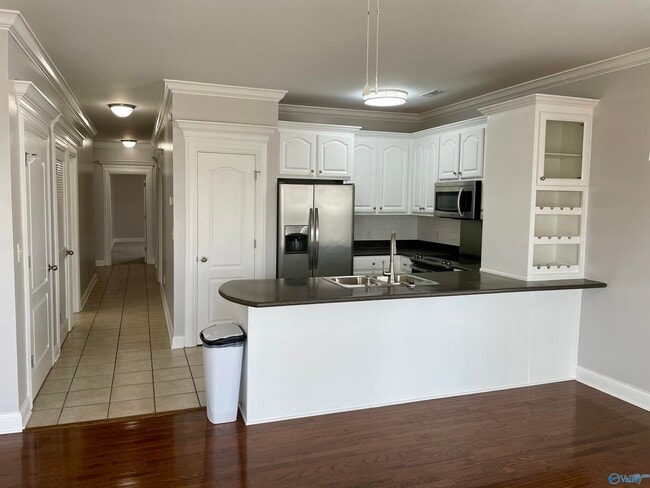 Building Photo - 5799 Bay Village Dr
