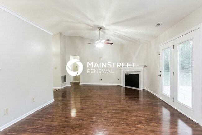 Foto del edificio - 3 Bedroom Pet-Friendly Home in Greenfield, IN with Main Street Renewal
