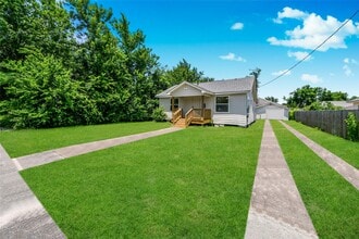 Building Photo - 2804 Bringhurst St Building Photo - 2804 Bringhurst St