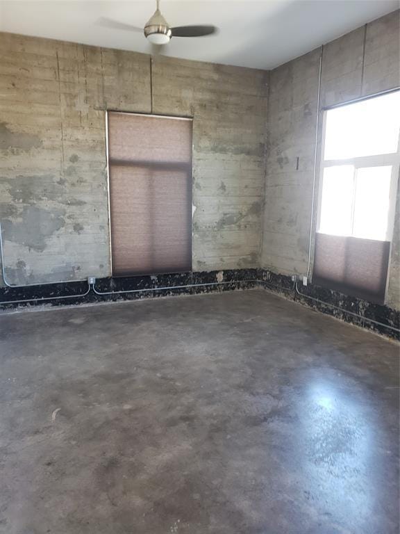 Building Photo - 410 E 5th St.