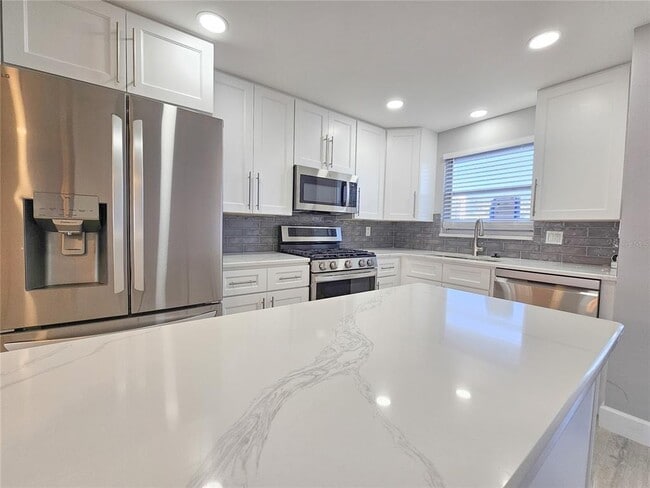 Building Photo - 5900 Shore Blvd S