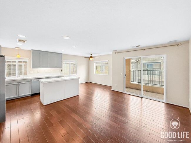 Foto del edificio - Stylish Otay Ranch Home with AC, Garage & Balcony!