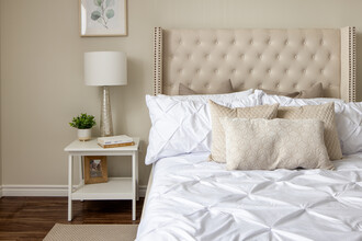 Building Photo - River's Edge II