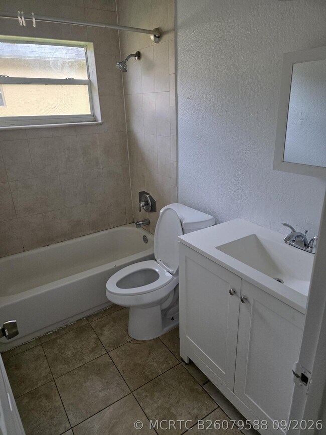 Foto del edificio - 3941 NW 30th Terrace