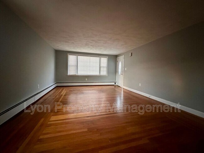 Building Photo - 90 Waldron Ave