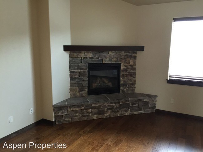 Building Photo - 3 br, 2 bath House - 2420 N Ferguson