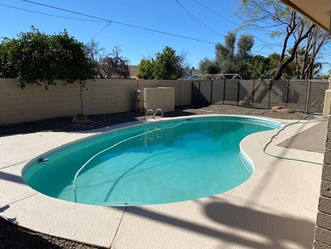 Building Photo - TOTAL BEAUTIFUL REMODEL INSIDE AND OUT! GO...