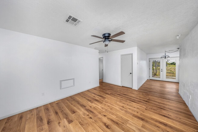 Foto del edificio - 305 NE Angus St